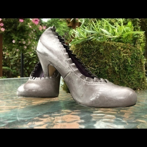 Madden Girl Shoes Gray Ruffle Heels Size 7 1/2